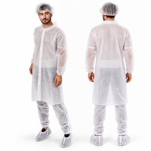 Kit de laboratorio, compuesto por gorro, bata pantalón y cubrezapatos de TNT blanco